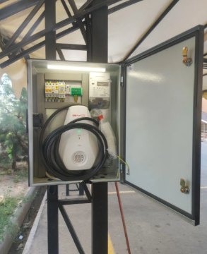 Установка зарядного устройства для электромобиля